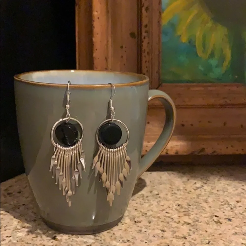 ๐ป3/$20๐ป Boho Dangle Earrings - Picture 1 of 2